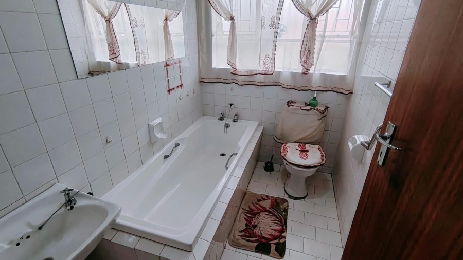 4 Bedroom Property for Sale in Pellissier Free State